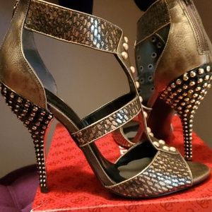 Guess Leather Heels (Bronze/Size 10)